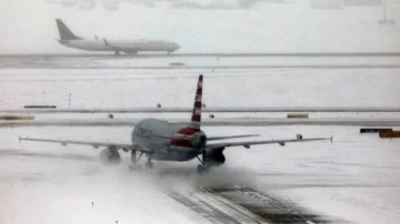 ABD'de kutup soğukları: Onlarca ölü var, uçak da pistten çıktı