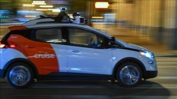 ABD'de robot taksi skandalı! Trafiği kilitledi