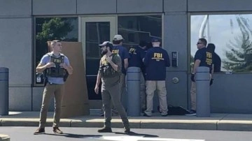 ABD'de silahlı şahıs FBI ofisine girmeye çalıştı
