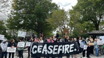 ABD'de yüzlerce kişi, İsrail'in Gazze'deki saldırılarını Beyaz Saray önünde protesto
