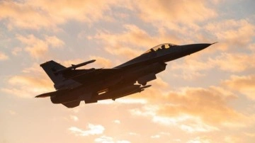 ABD'ye ait F-16, Sarı Deniz'e düştü