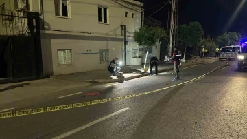 Adana’da otomobil bisikletli yaşlı adama çarpıp kaçtı: 1 ölü
