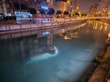 Adana'da otomobil sulama kanalına uçtu: 3 yaralı