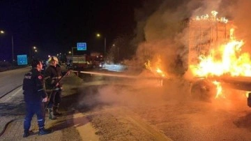 Adana'da Tarsus-Adana-Gaziantep Otoyolunda Tır Yangını