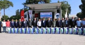 Adana'da 147 üreticiye 65 ton soya tohumu dağıtıldı