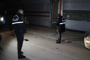 Adana’da otomobilin altında kar maskesi ile 3 adet EYP bulundu