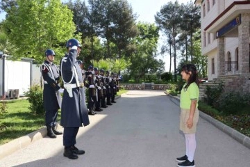 Adıyaman’da 23 Nisan’da İl Jandarma Komutanlığı'nda Öğrenci Ada Alagöz