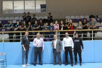 Afyonkarahisar’da Gençler Badminton Müsabakaları Başladı