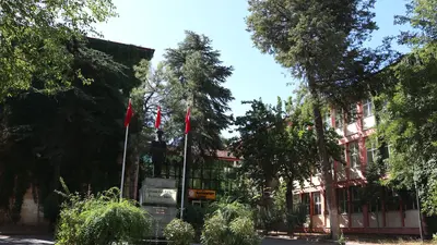 ASIRLIK MEKTEPLER - İlk ders zilinin 1911'de çaldığı Gaziantep Lisesinde nesiller yetişiyor
