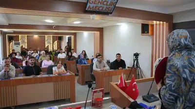 Kâhta’da gençler, Mine İzgi’nin deneyimlerini dinledi