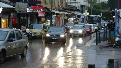 Kilis’te yağmur, sürücüleri trafikte tedbirli olmaya yöneltti