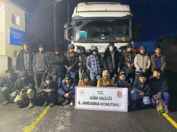 Ağrı'da Jandarma Ekipleri 19 Kaçak Göçmeni Yakaladı