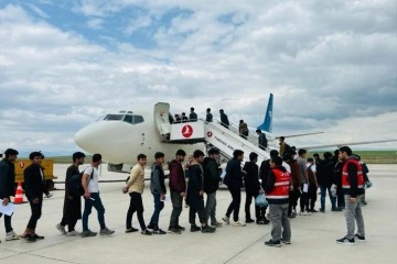 Ağrı'da 136 Afgan göçmen ülkelerine gönderildi