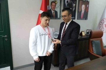 Ağrılı boksör Mir Boran Yıldırım Türkiye ikincisi oldu
