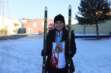 Ağrılı Sporcu Zozan Malkoç, Kız Çocuklarını Kayaklı Koşu Sporuyla Buluşturuyor