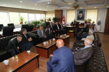 Ak Parti Belediye Meclis Üyeleri, Siirt Belediye Başkanı Sofya Alağaş'ı ziyaret etti