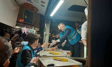 AK Parti’den Kadir Gecesi’nde lokma tatlısı ikramı
