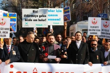 AK Parti Gençlik Kolları ve TÜGVA’dan İsveç Büyükelçiliği önünde protesto
