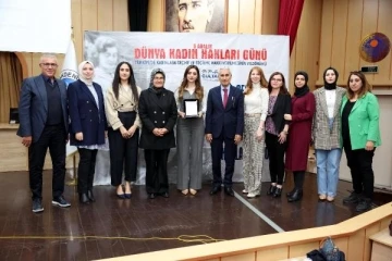 Akdeniz Belediyesi'nden 'Türkiye Yüzyılında Kadının Hakkı' konferansı