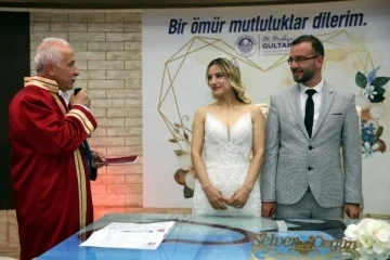 Akdeniz'de 4,5 yılda 9 bini aşkın çiftin resmi nikahı kıyıldı