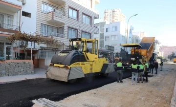 Akdeniz’de asfalt çalışmaları aralıksız sürüyor
