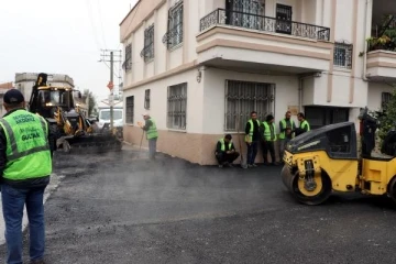 Akdeniz’de sıcak asfalt kaplama çalışmaları sürüyor