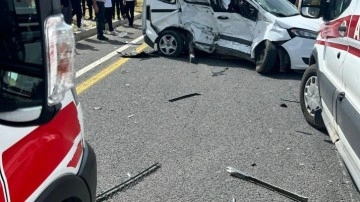 Akres Geçidi'nde Meydana Gelen Trafik Kazasında 11 Kişi Yaralandı