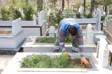 Aksaray Belediyesi Mezarlıklarda Temizlik ve Bakım Çalışmalarına Başladı