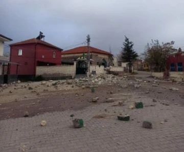 Aksaray’da fırtına cami minaresini yıktı
