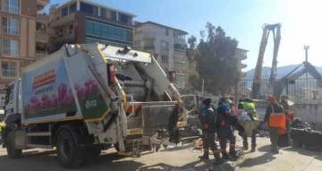 Alanya Belediyesi temizlik ekibi deprem bölgesinde