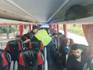 Alanya’da şehirlerarası otobüs şoförleri ve yolcu denetimi
