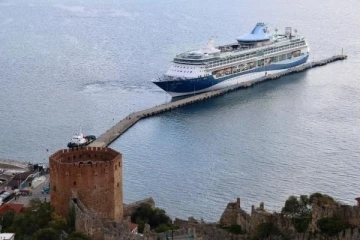 Alanya'ya gemiyle 488 turist geldi