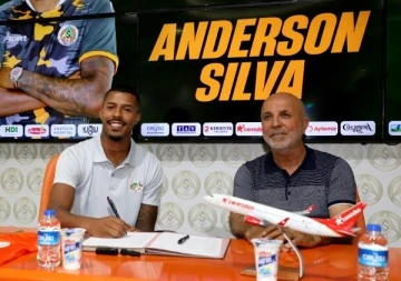 Alanyaspor'un yeni santrforu Anderson Silva