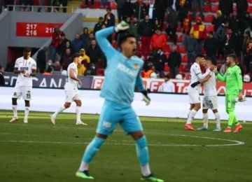 Alanyaspor'a yenilen Göztepe, üst üste 7. mağlubiyetini aldı