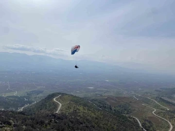 Alaşehir’de yamaç paraşütü pisti tam not aldı
