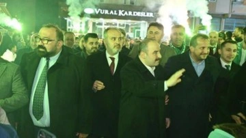 Alinur Aktaş Bursa’da Halkın Yoğun İlgiyle Karşılandı