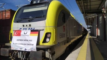 Almanya’dan yola çıkan 400 tonluk malzeme taşıyan yardım treni Halkalı Tren Garı’na geldi
