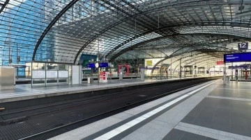 Almanya'da grev: İstasyonlar boş kaldı
