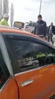 Amasya’da polis tarafından durdurulan araçlarda kaçak göçmen bulundu