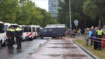 Amsterdam'da Kafe Baskınında Rehineler Serbest Bırakıldı