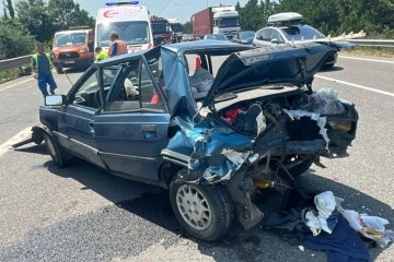 Anadolu Otoyolu'nda iki otomobil çarpıştı: 5'i çocuk 8 yaralı
