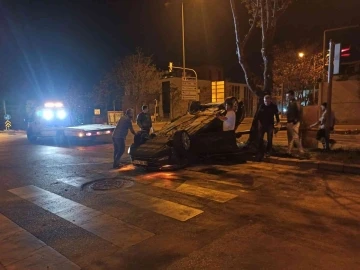 Ankara’da iki otomobil çarpıştı: 3 yaralı
