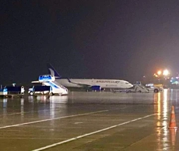 Ankara’dan Rize’ye gelen uçak, yıldırım isabet edince Trabzon’a mecburi iniş yaptı
