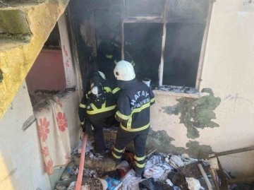 Antakya'da Çıkan Yangın İtfaiye Ekiplerince Söndürüldü