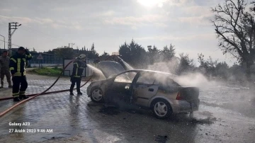 Antakya Karlısu Mahallesi’nde araç yangını kontrol altına alındı
