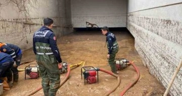 Antalya Büyükşehir Belediyesi Şanlıurfa’da su tahliye çalışmalarına destek veriyor