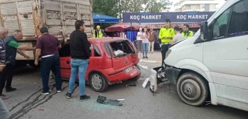 Antalya’da 4 araçlı zincirleme kaza
