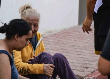Antalya’da 4 katlı dairede yangın paniği, yaşlı kadını kurtaran kurye dumandan etkilendi
