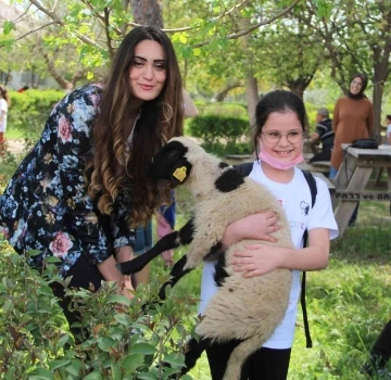 Antalya’da çocuklar tarımı ve hayvancılığı uygulamalı öğrendi
