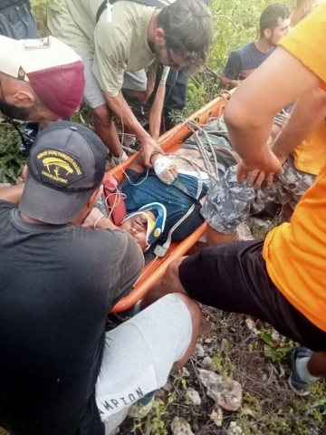 Antalya'da düşen yamaç paraşütündeki Belaruslu turist hayatını kaybetti